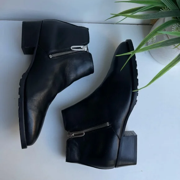 - AQUATALIA Nadie Black leather Waterproof booties size7.5 like New